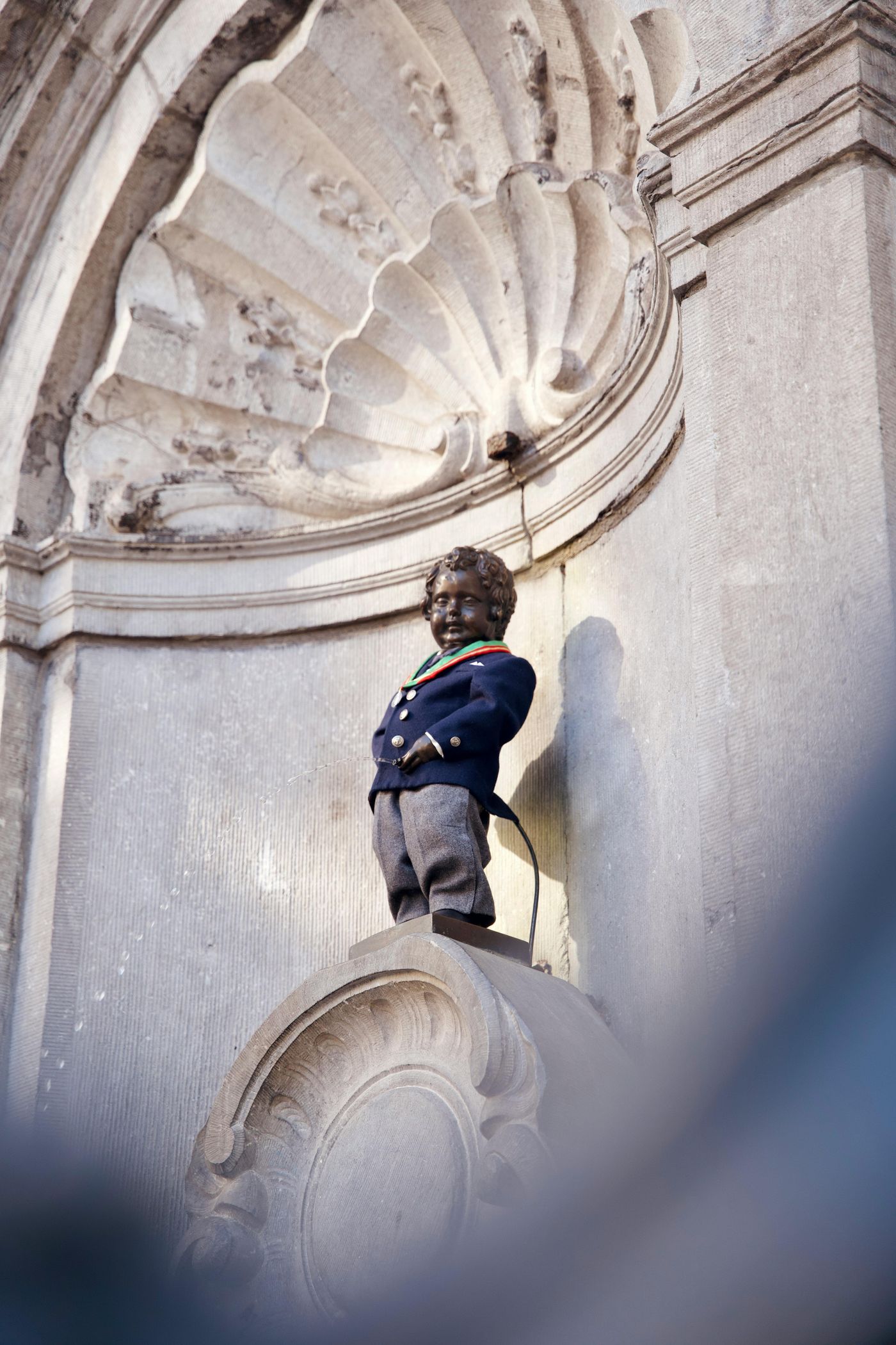 A boy peeing statue