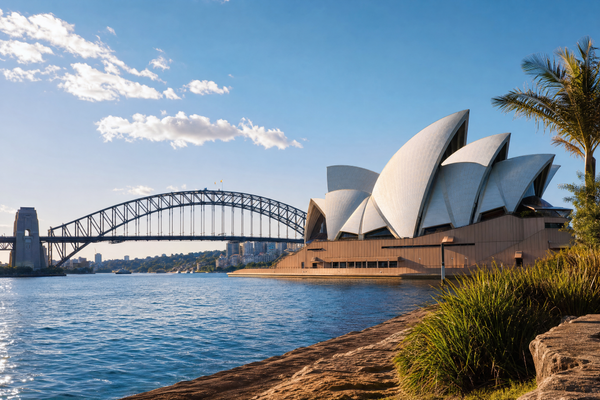 Sydney skyline with clear skies from the Royal Botanic Garden, showing the Opera House and Harbour Bridge